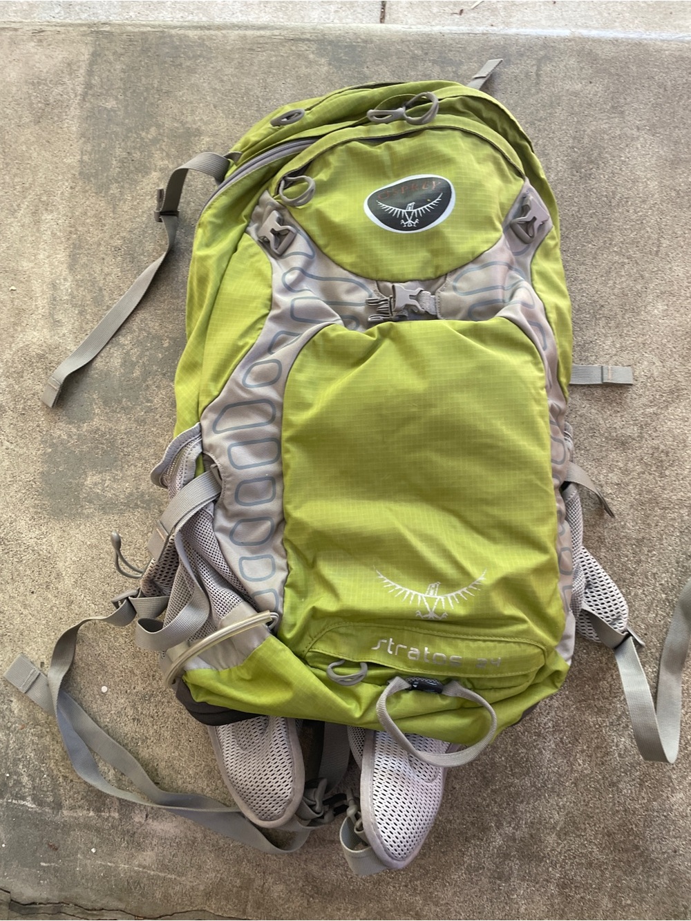 OSPREY stratus Men's Lime Green Hiking Backpack with Gray Accents